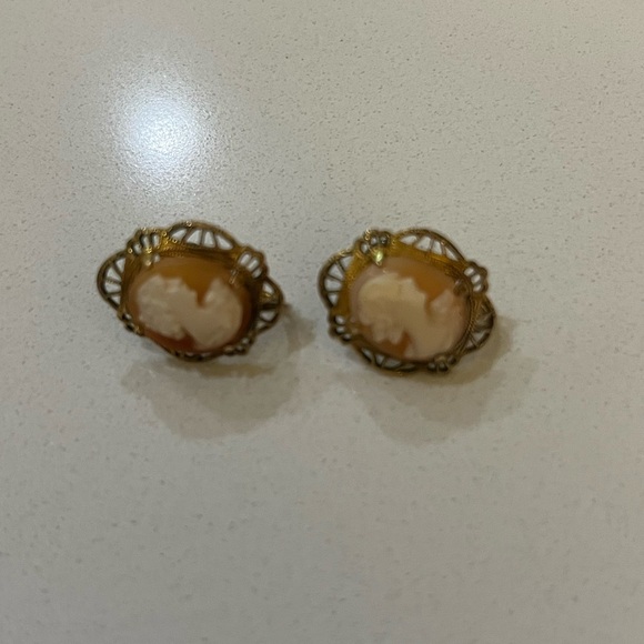 Vintage Screw On Earrings - Picture 1 of 3